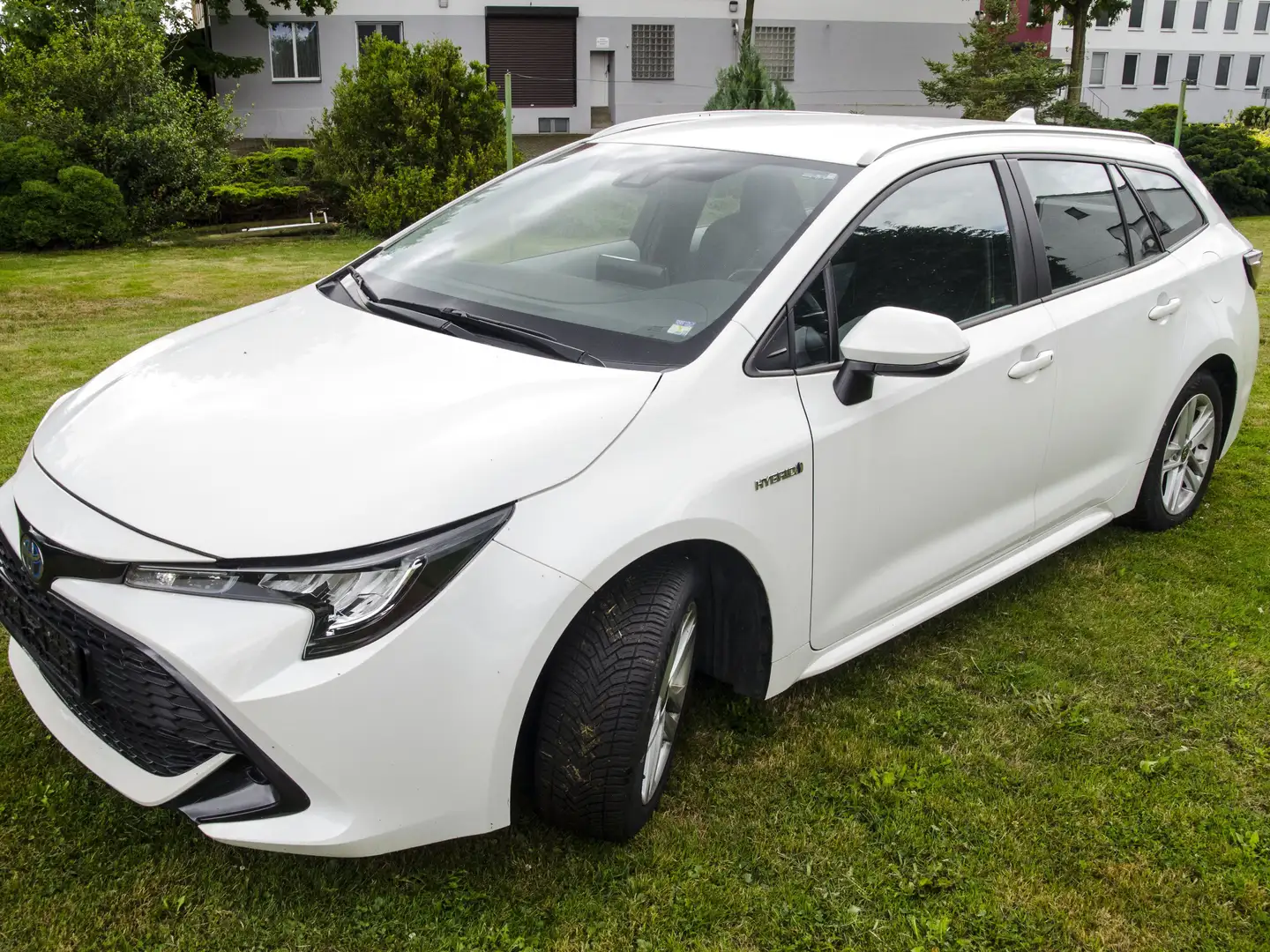 Toyota Corolla Hybrid Business Edition Weiß - 1