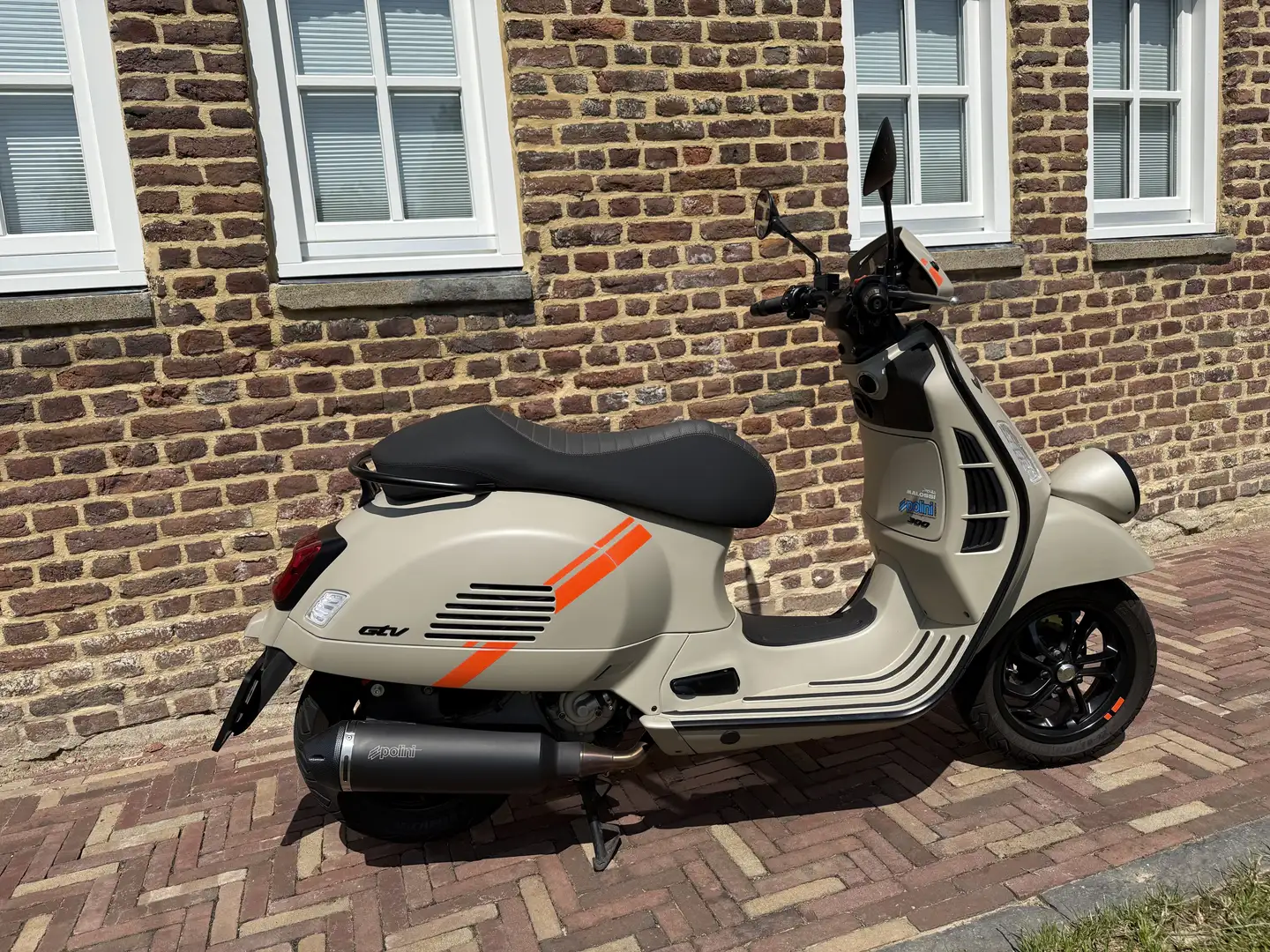 Piaggio GTS 300 Vespa GTV 300 Béžová - 2