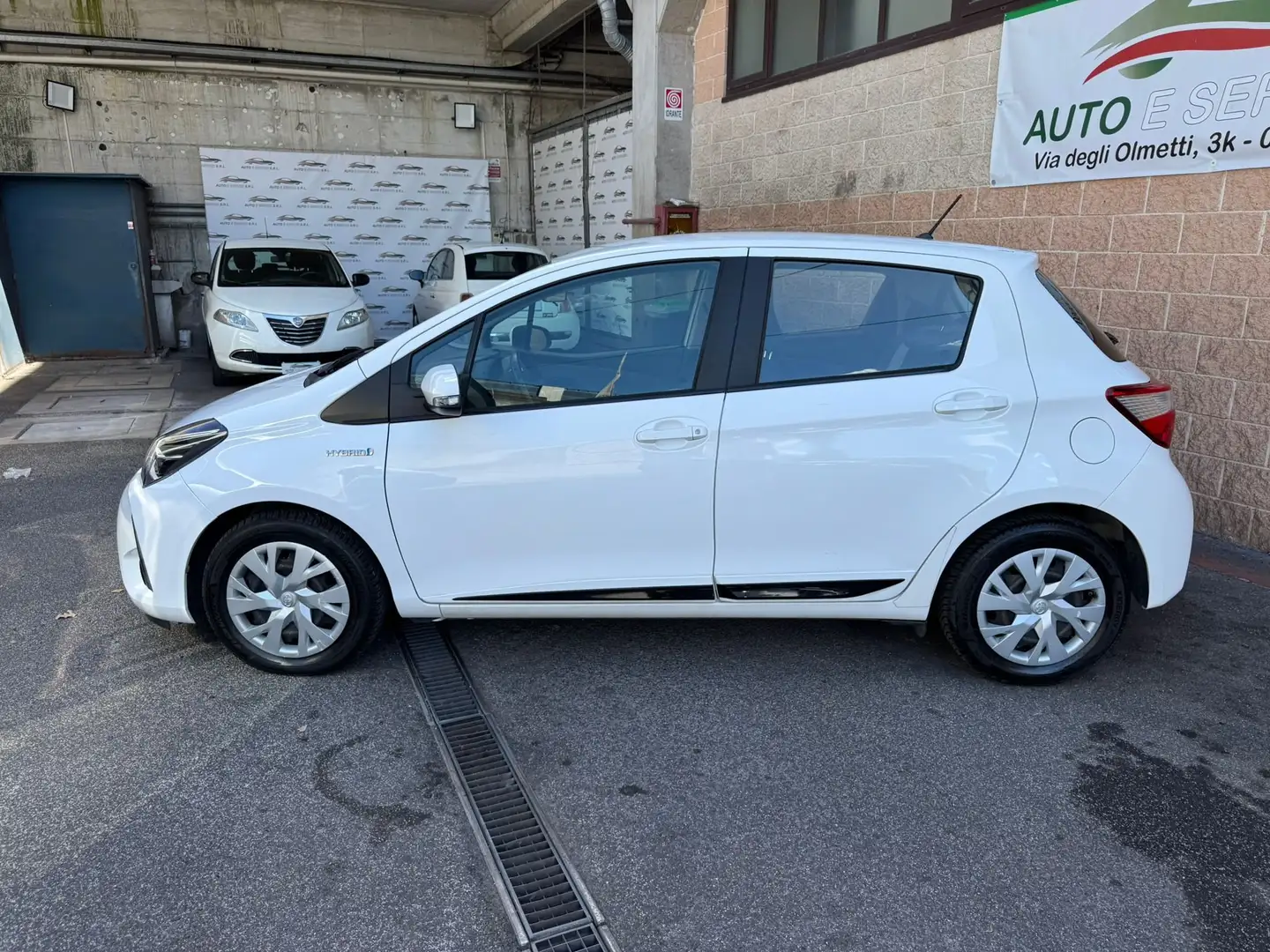 Toyota Yaris Yaris Hybrid Active 75cv Bianco - 2
