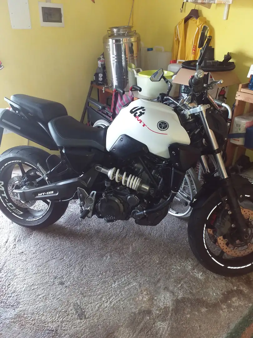 Yamaha MT-03 Bianco - 1