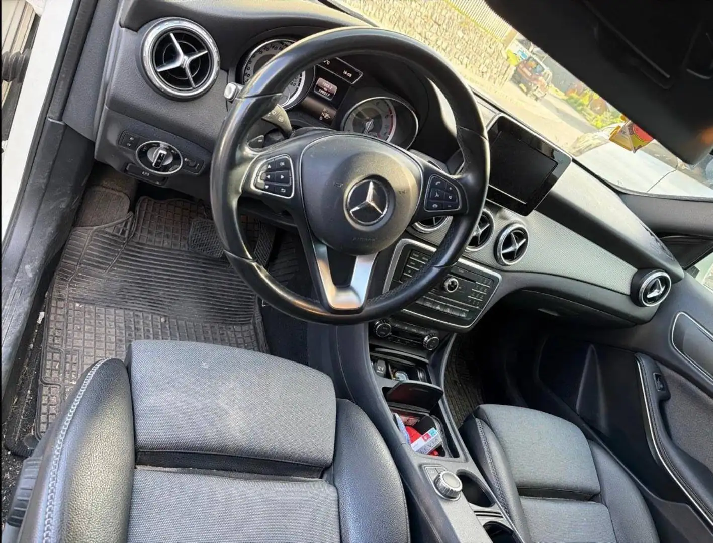 Mercedes-Benz GLA 220 GLA 220 d 4MATIC Aut. Weiß - 2