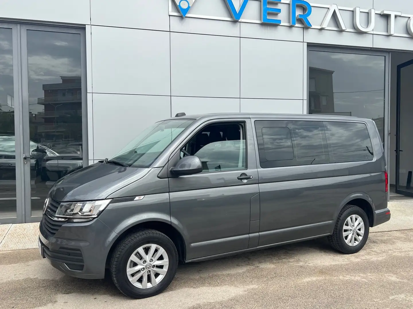 Volkswagen Transporter 2.0 TDI DSG anticipo €8.900 noleggio no scoring Gris - 2