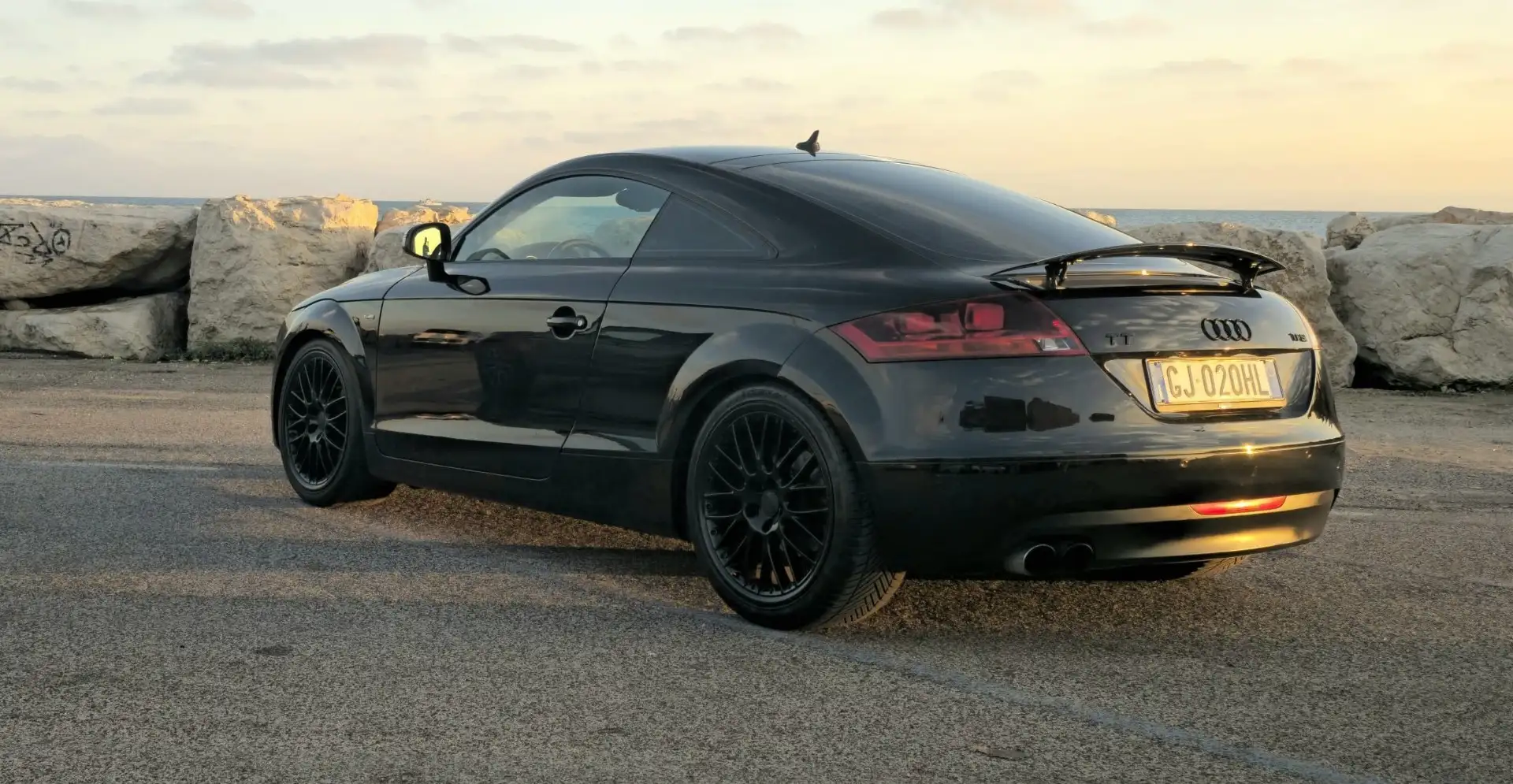 Audi TT Coupe 2.0 tfsi s line - 2