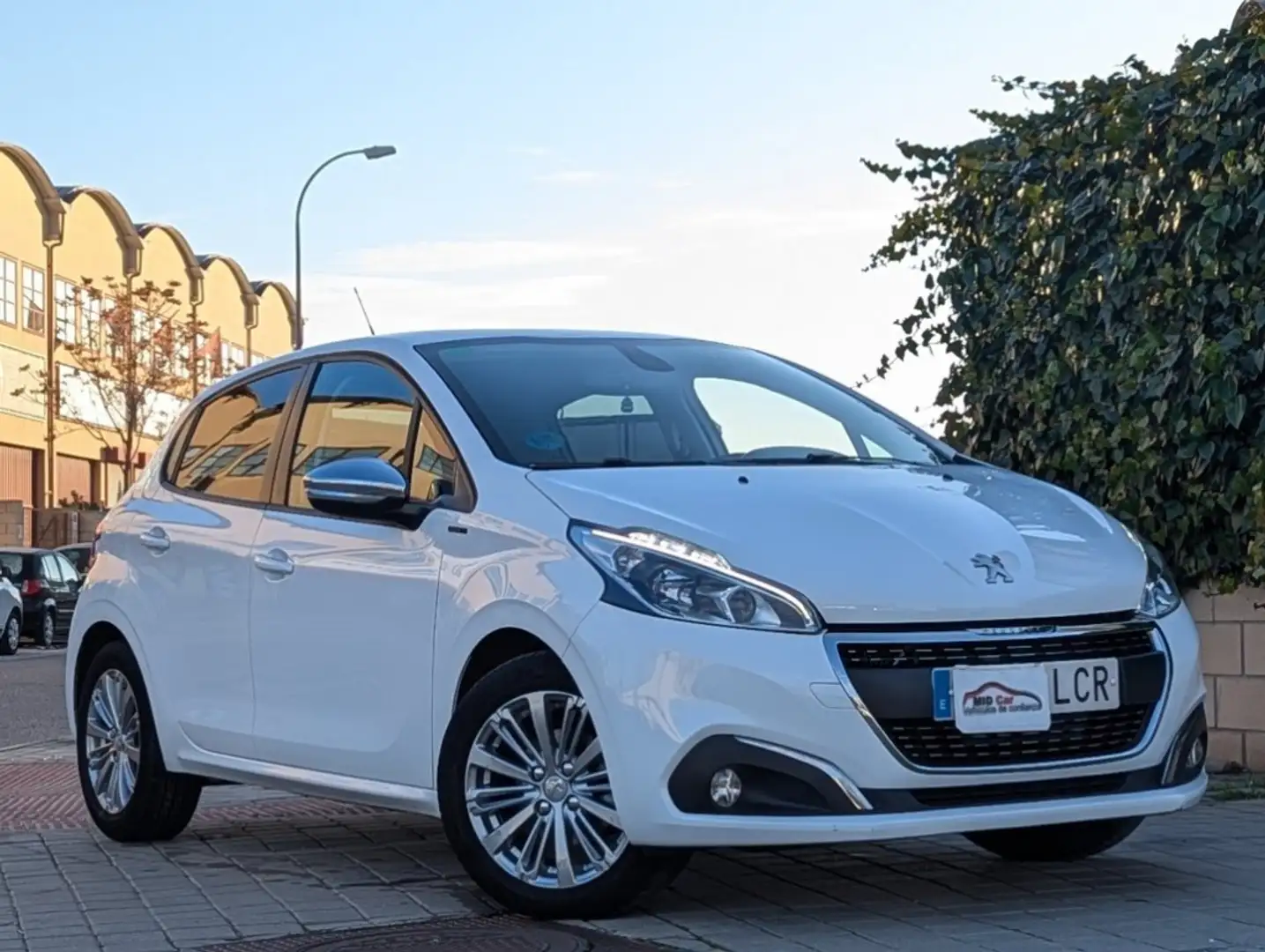 Peugeot 208 1.5BlueHDi S&S Signature 100 Wit - 2