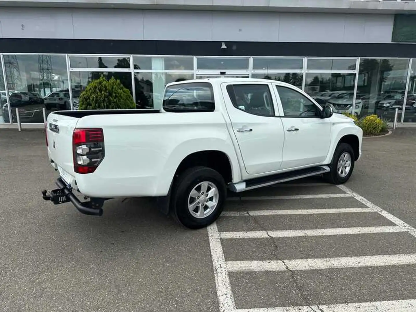 Mitsubishi L200 d.cab 2.3d Invite Connect 4wd 150 CV Bianco - 2