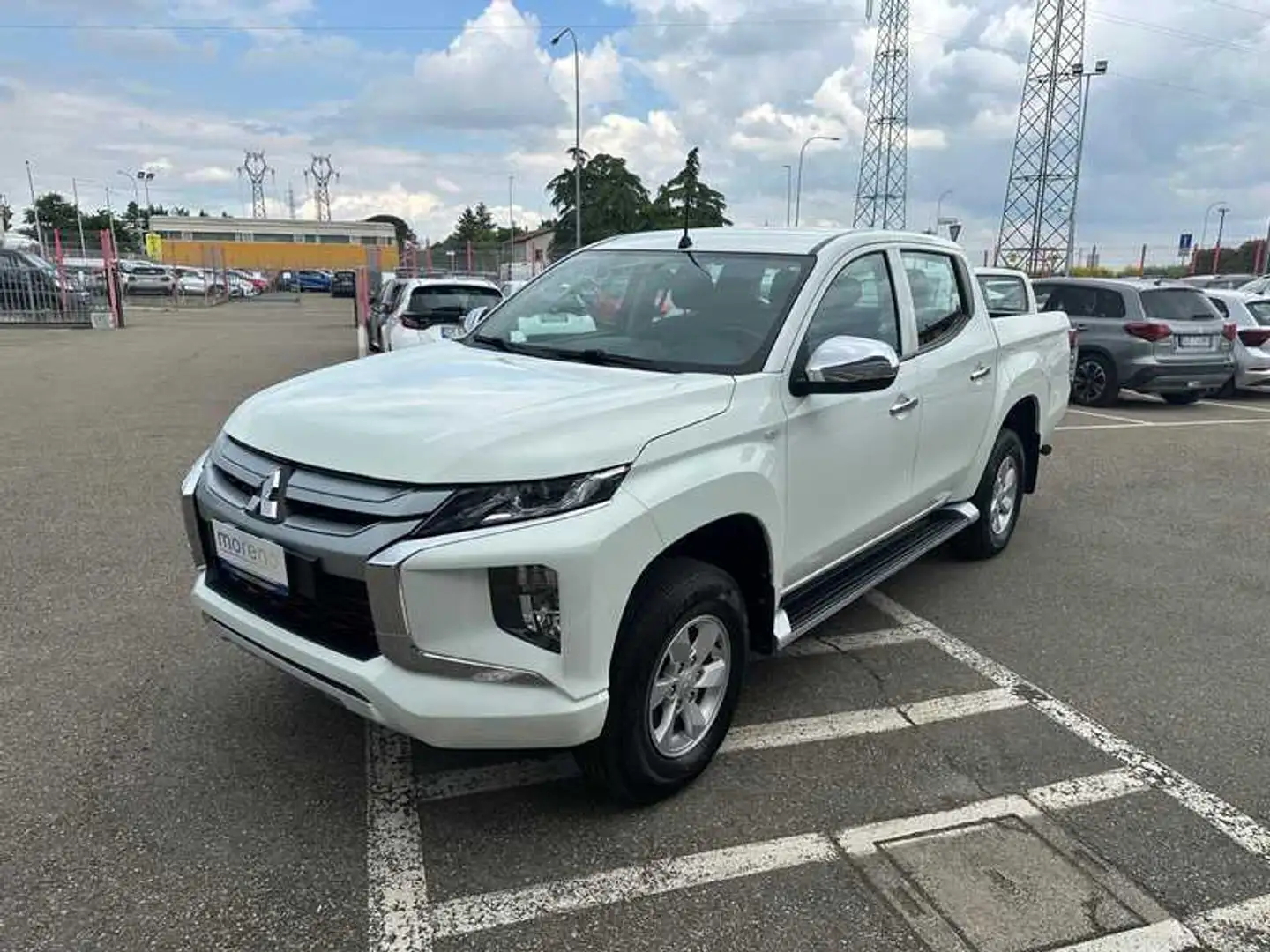 Mitsubishi L200 d.cab 2.3d Invite Connect 4wd 150 CV Bianco - 1