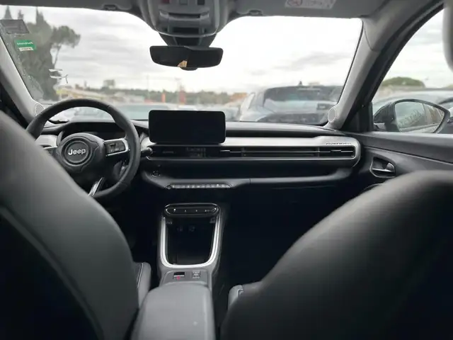 Jeep Avenger view 28