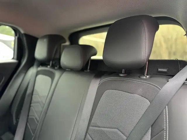 Jeep Avenger view 26
