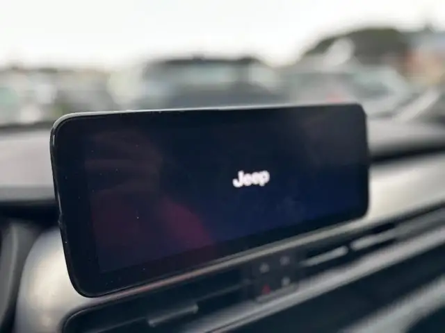 Jeep Avenger view 25