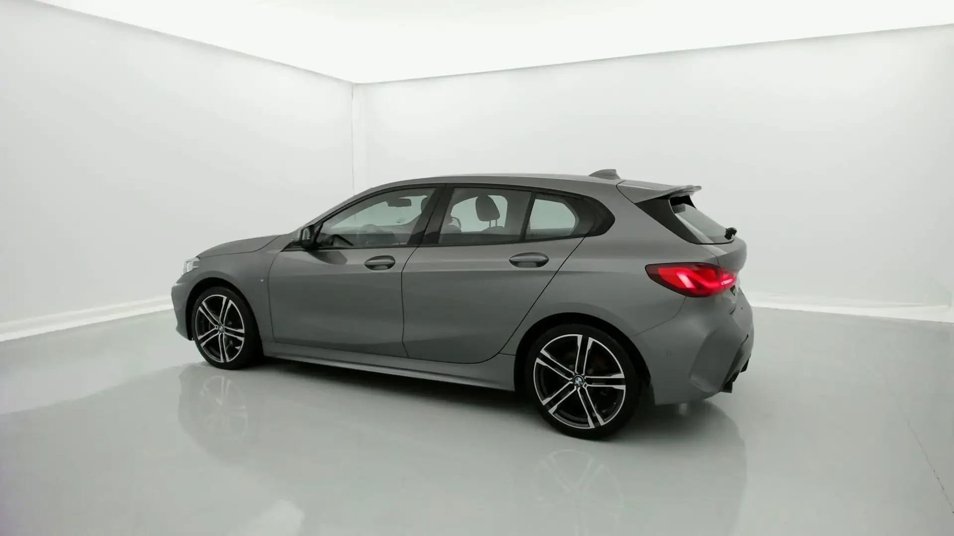 BMW 118 118i Stříbrná - 2