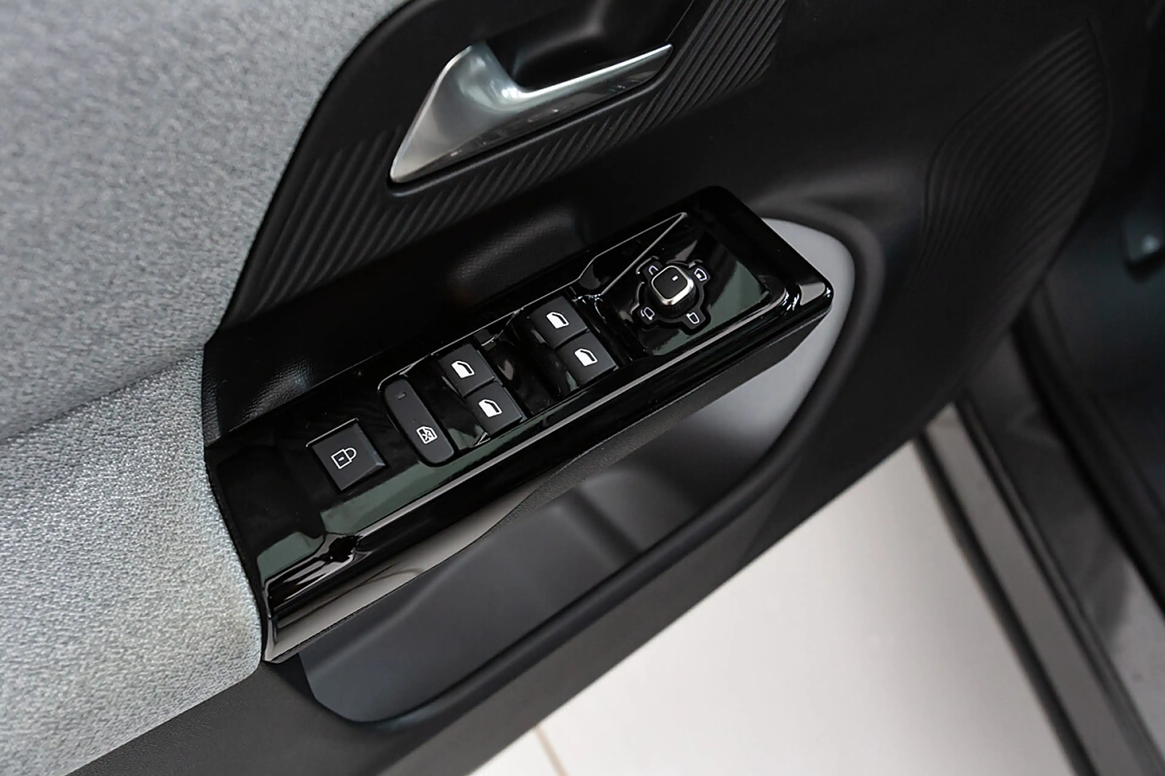 Citroen C5 Aircross Hybrid 195 (Plug-In) Max (EURO 6e) — photo 12