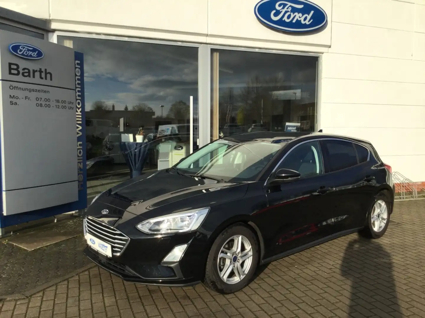 Ford Focus 1.0 EcoBoost Cool & Connect LM SHZ S/S Zwart - 2