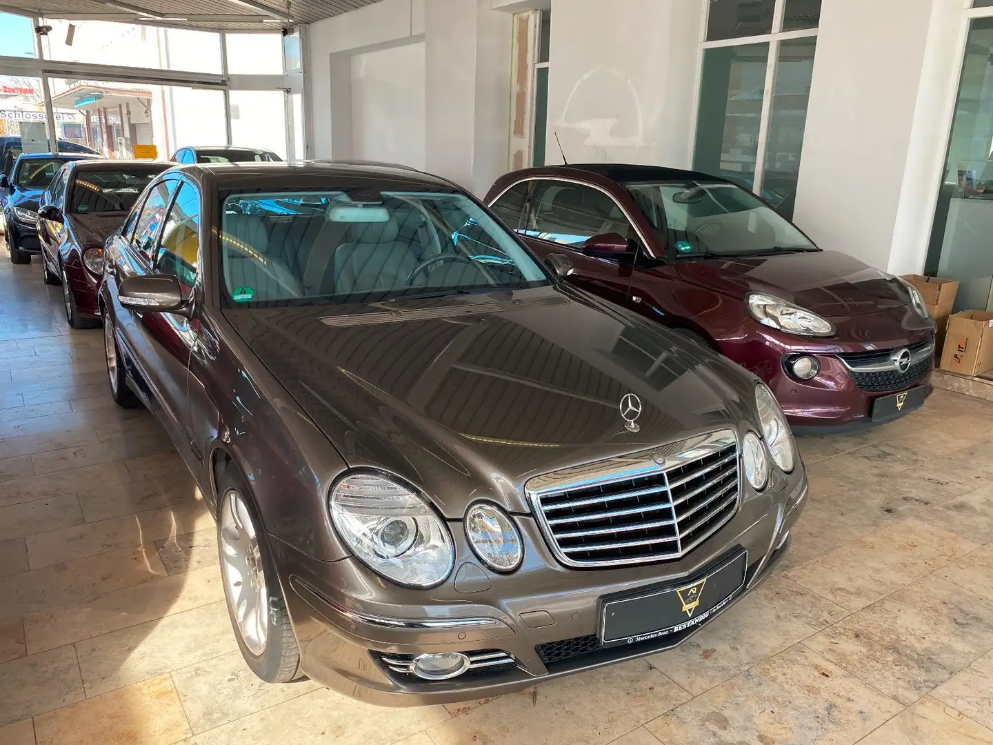 Mercedes-Benz E 280 Lim./1.Hand/Led./Xenon/PDC/SHZ+Sitzklima/ Grau - 2