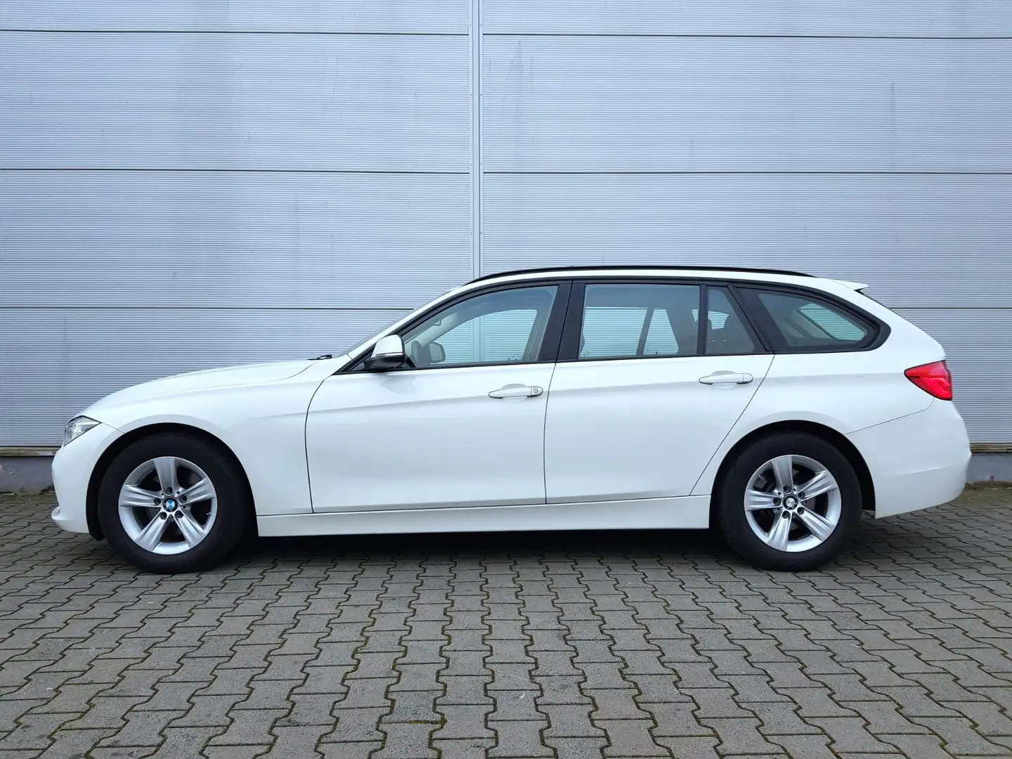 BMW 320 d Advantage (Panorama/Navi/Led) Fehér - 1