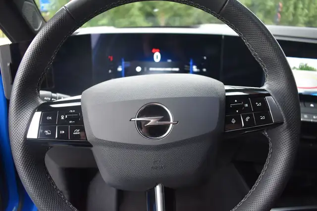 Opel Astra view 9