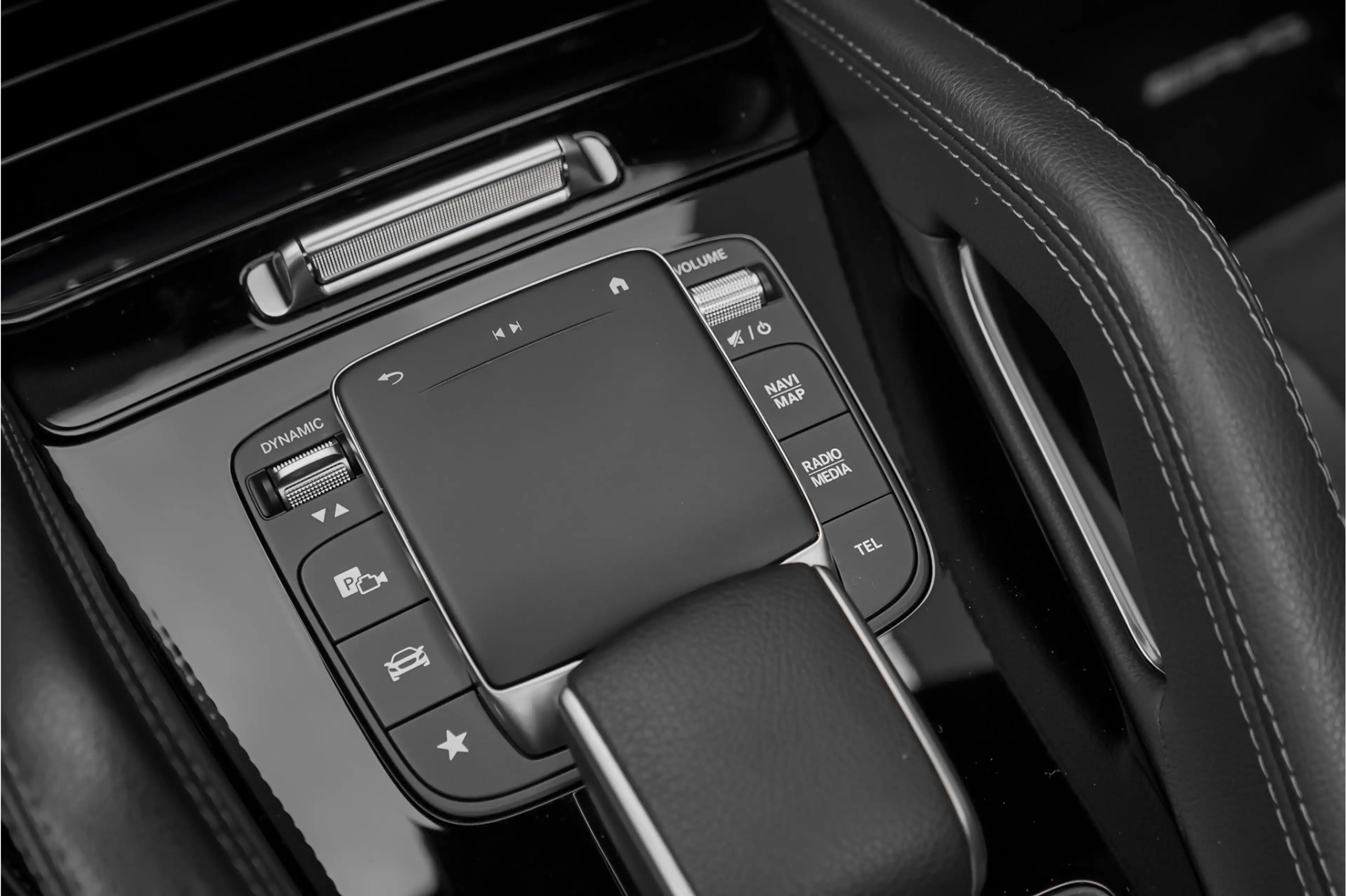 Mercedes-Benz GLE 350 e 4MATIC AMG Premium Plus Pano Distronic+ Burmeste — photo 31
