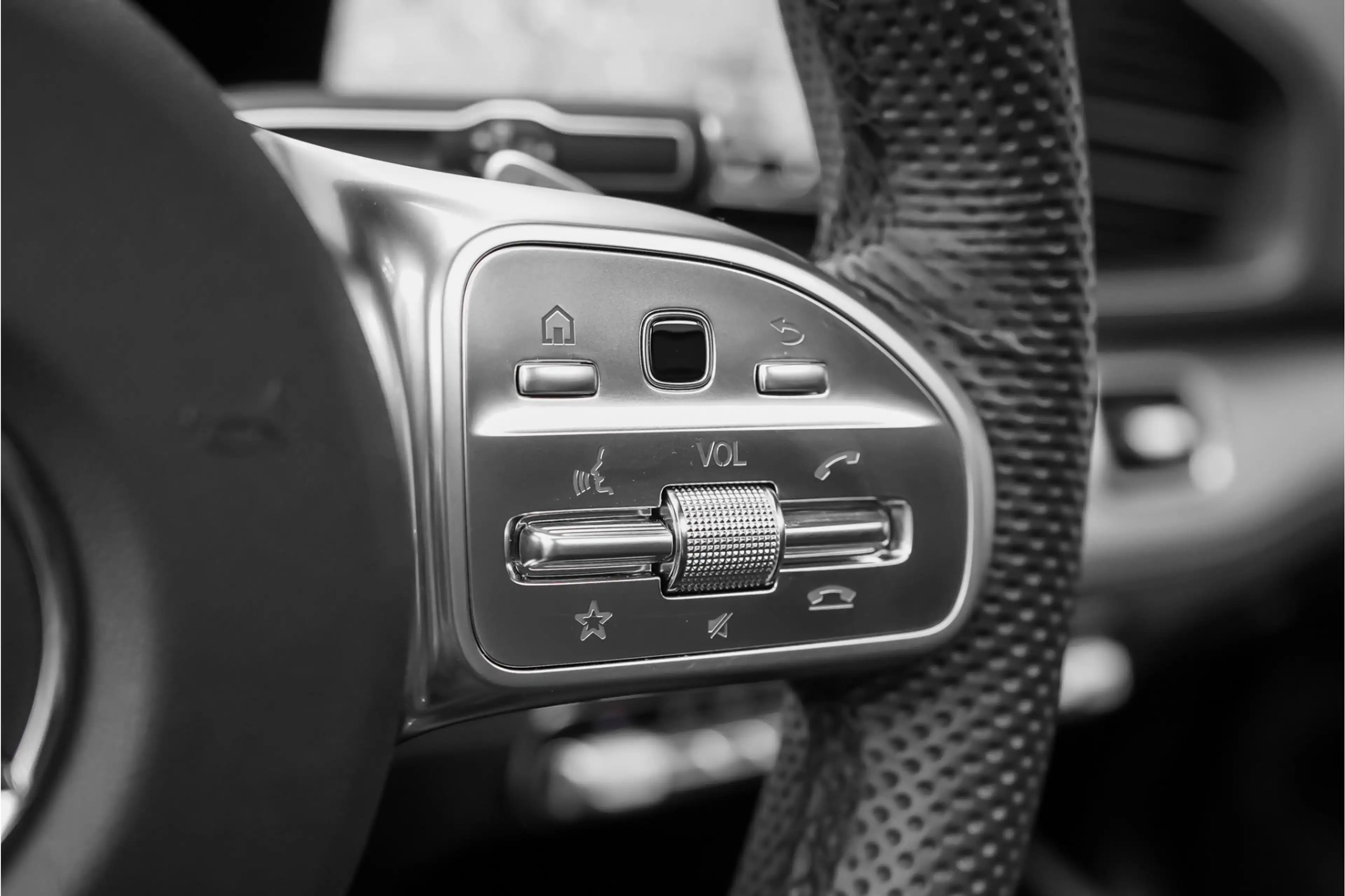 Mercedes-Benz GLE 350 e 4MATIC AMG Premium Plus Pano Distronic+ Burmeste — photo 40