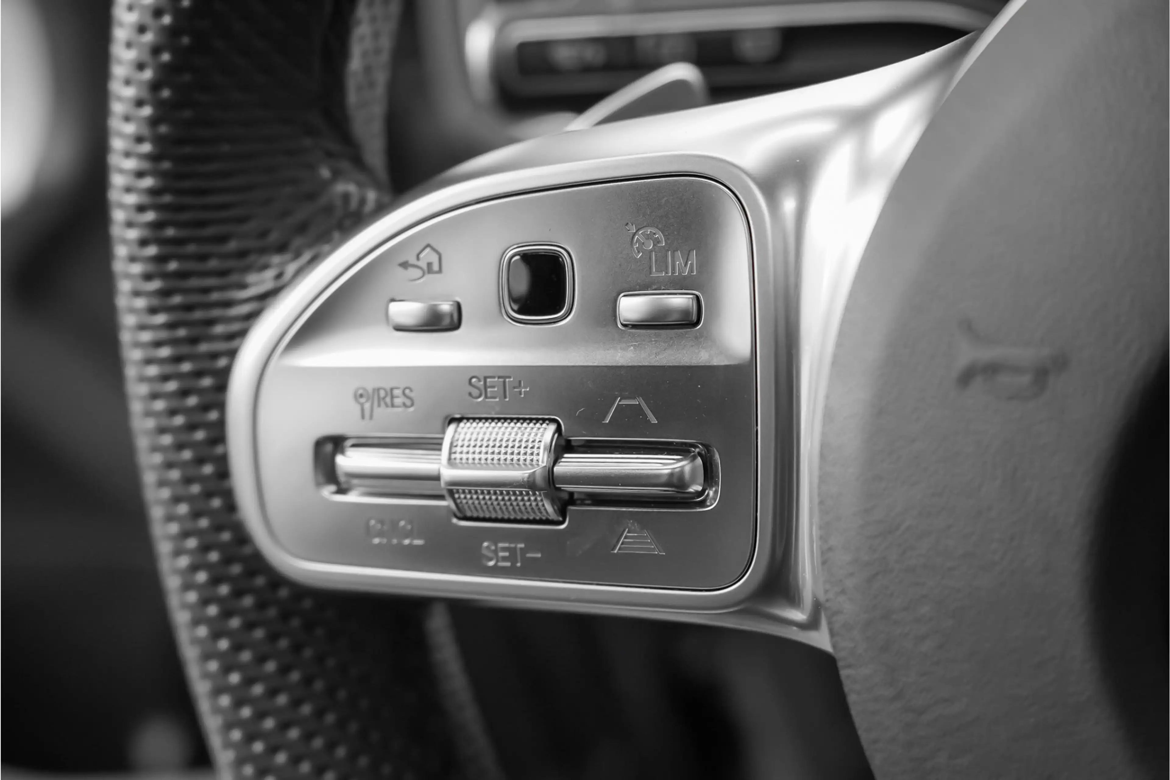Mercedes-Benz GLE 350 e 4MATIC AMG Premium Plus Pano Distronic+ Burmeste — photo 39