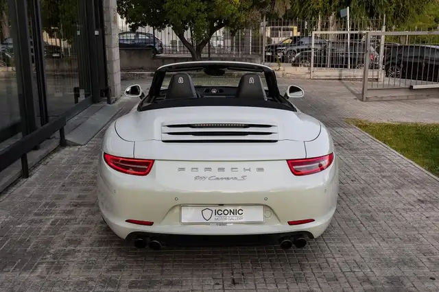 Porsche 991 view 7