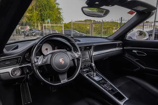 Porsche 991 view 12