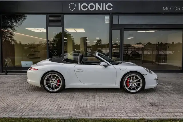 Porsche 991 view 4