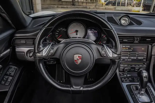Porsche 991 view 13