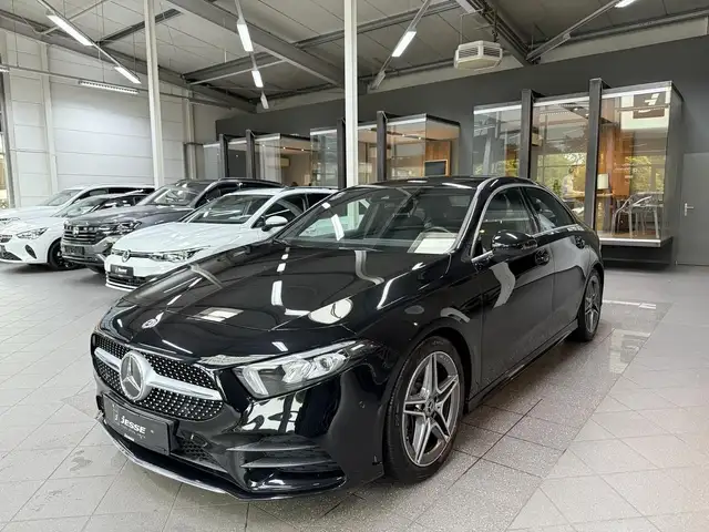 Mercedes-Benz A 250 Limousine AMG Line LED MBUX RCAM Spurass.