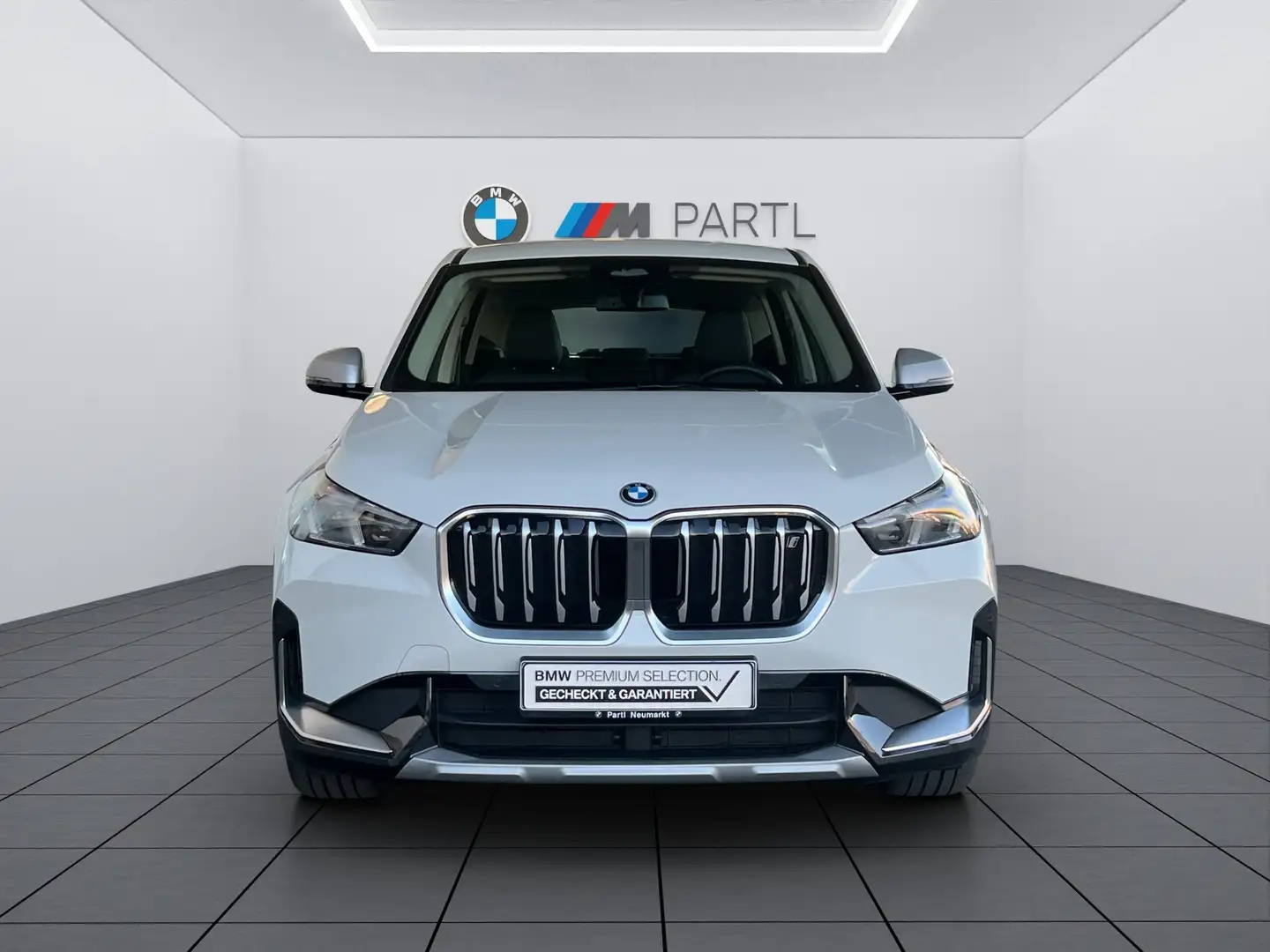 BMW iX1 xDrive30 xLine adapLED RFK Keyless adapM-FW Weiß - 2