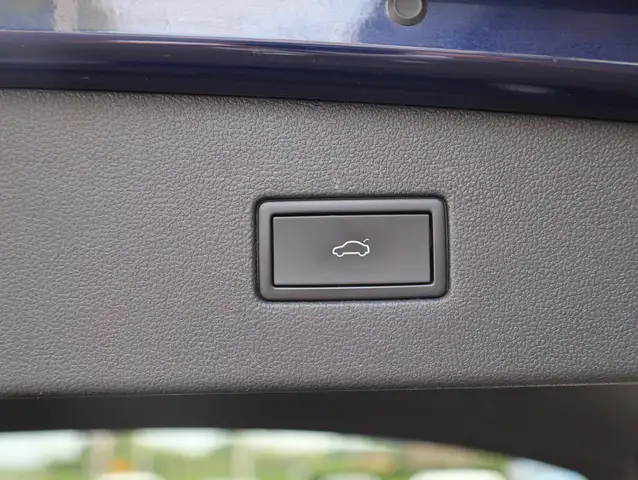 Volkswagen Tiguan Allspace view 13