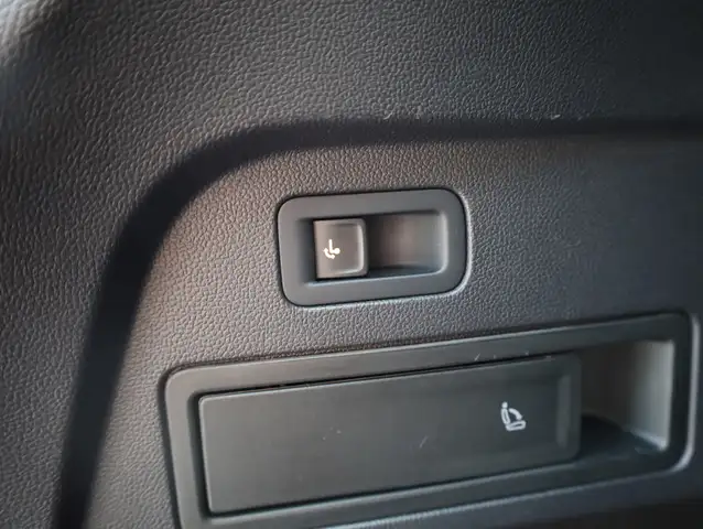 Volkswagen Tiguan Allspace view 12