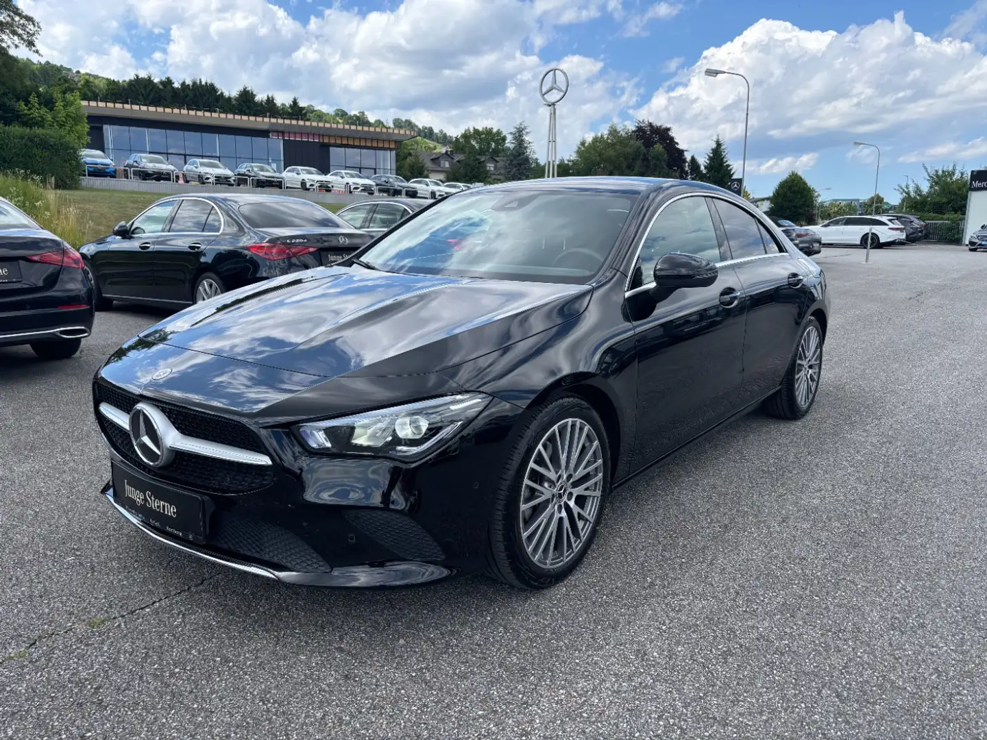 Mercedes-Benz CLA 200 4MATIC Coupé Progressive MBUX RKam Shz crna - 2