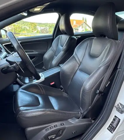 Volvo S60 view 8