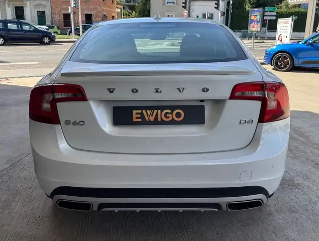 Volvo S60 view 4
