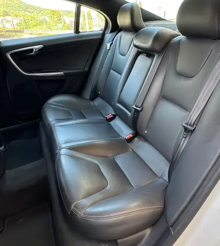 Volvo S60 view 9