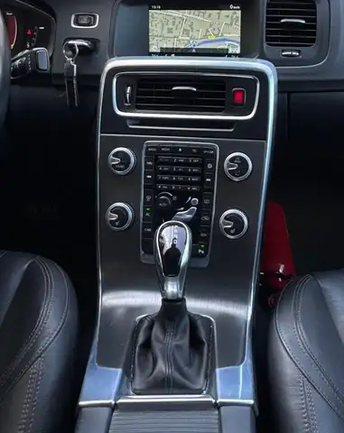 Volvo S60 view 11