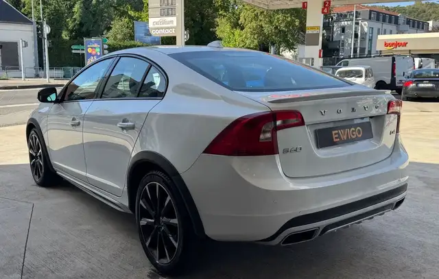 Volvo S60 view 5