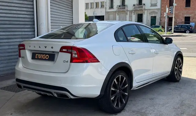 Volvo S60 view 3