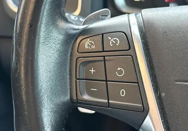 Volvo S60 view 12