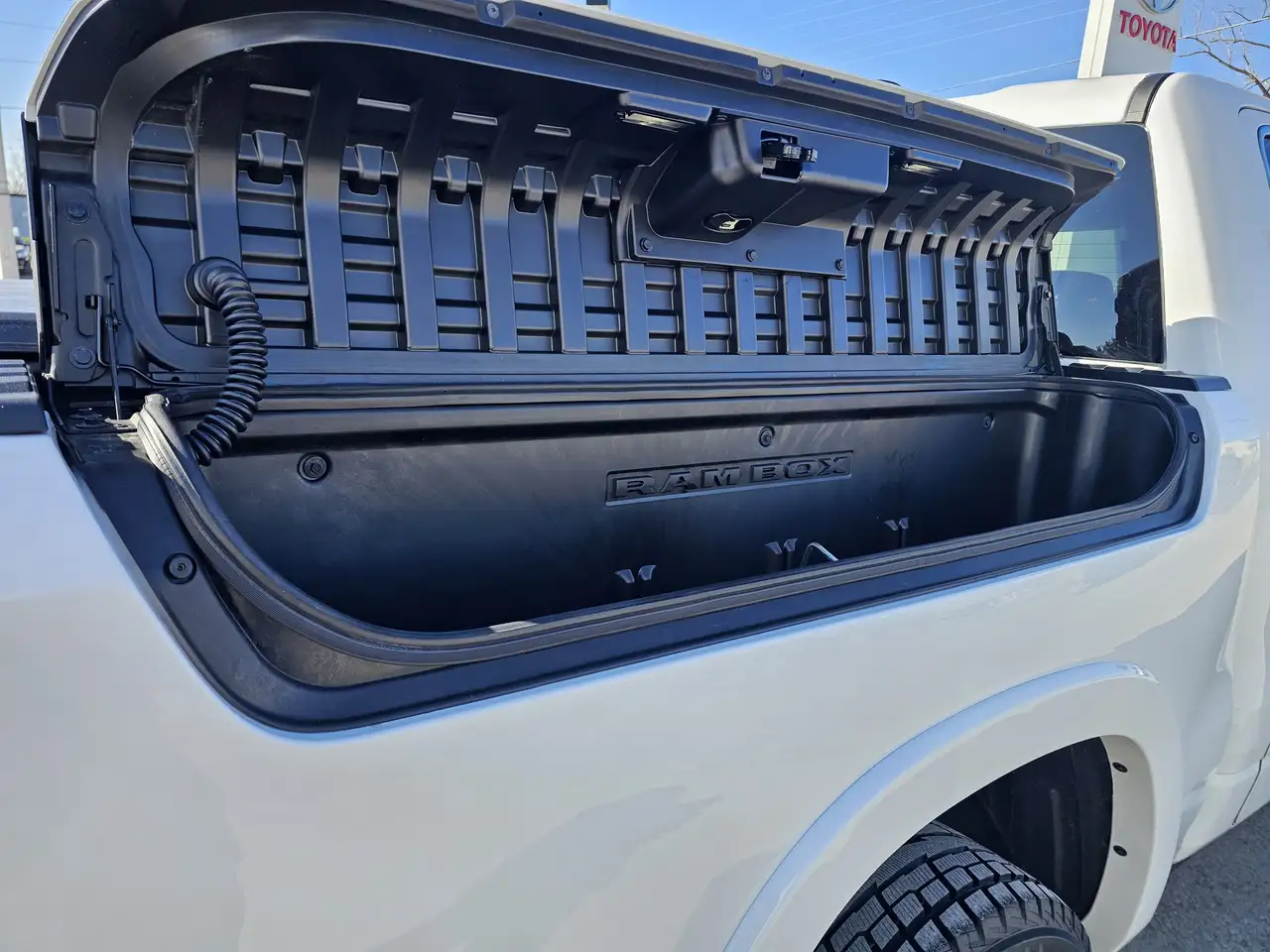 RAM 1500 снимка RAM 1500