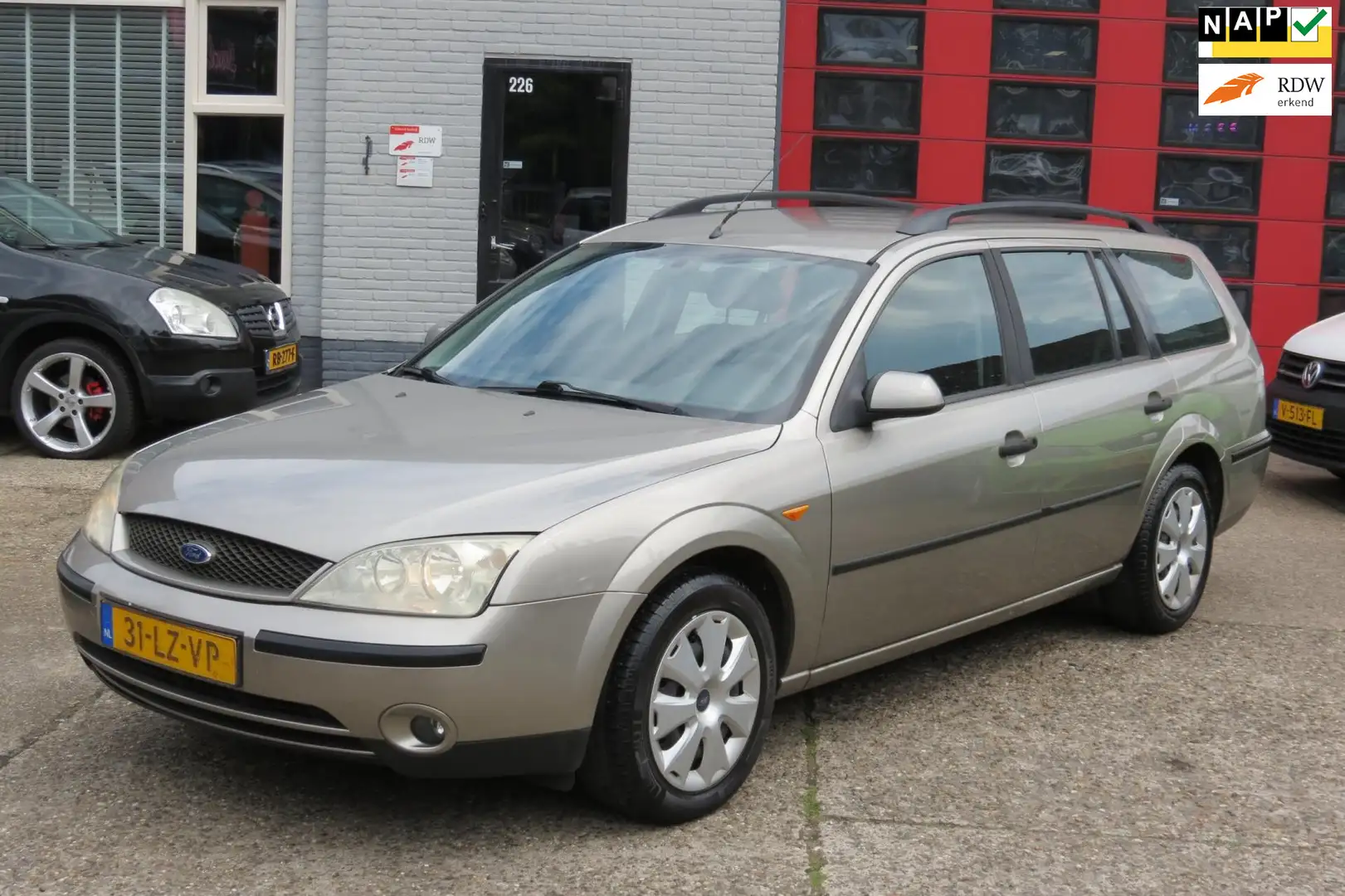 Ford Mondeo Wagon 1.8-16V Centennial , GOEDE APK Grijs - 1