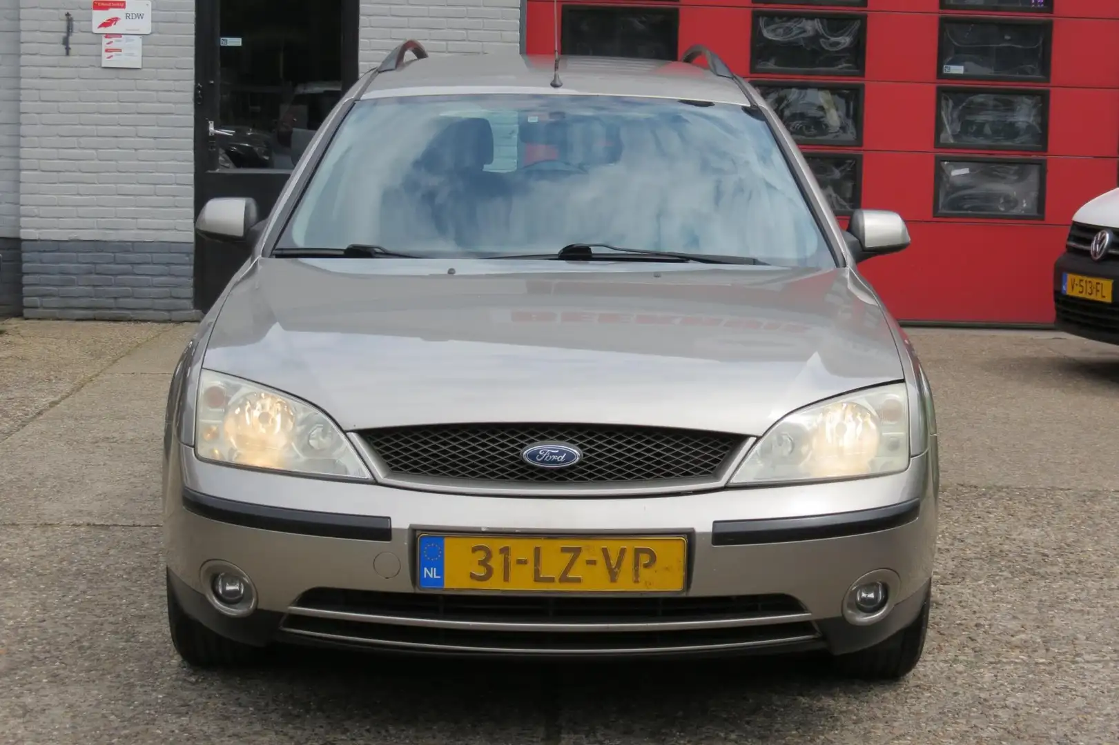 Ford Mondeo Wagon 1.8-16V Centennial , GOEDE APK Grijs - 2