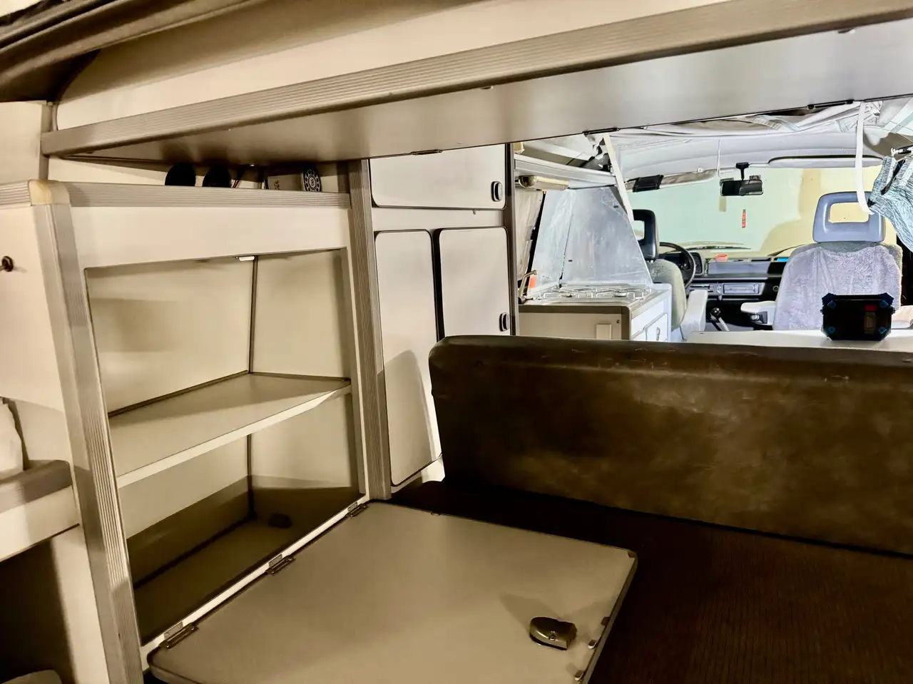 Volkswagen T3 Schöner Camper T3 Bulli 1,6l D, BJ 1990, Carthago Malibu, foto 12