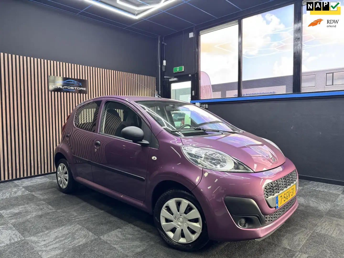 Peugeot 107 1.0 Access Accent Airco dealer onderhouden in perf Paars - 1
