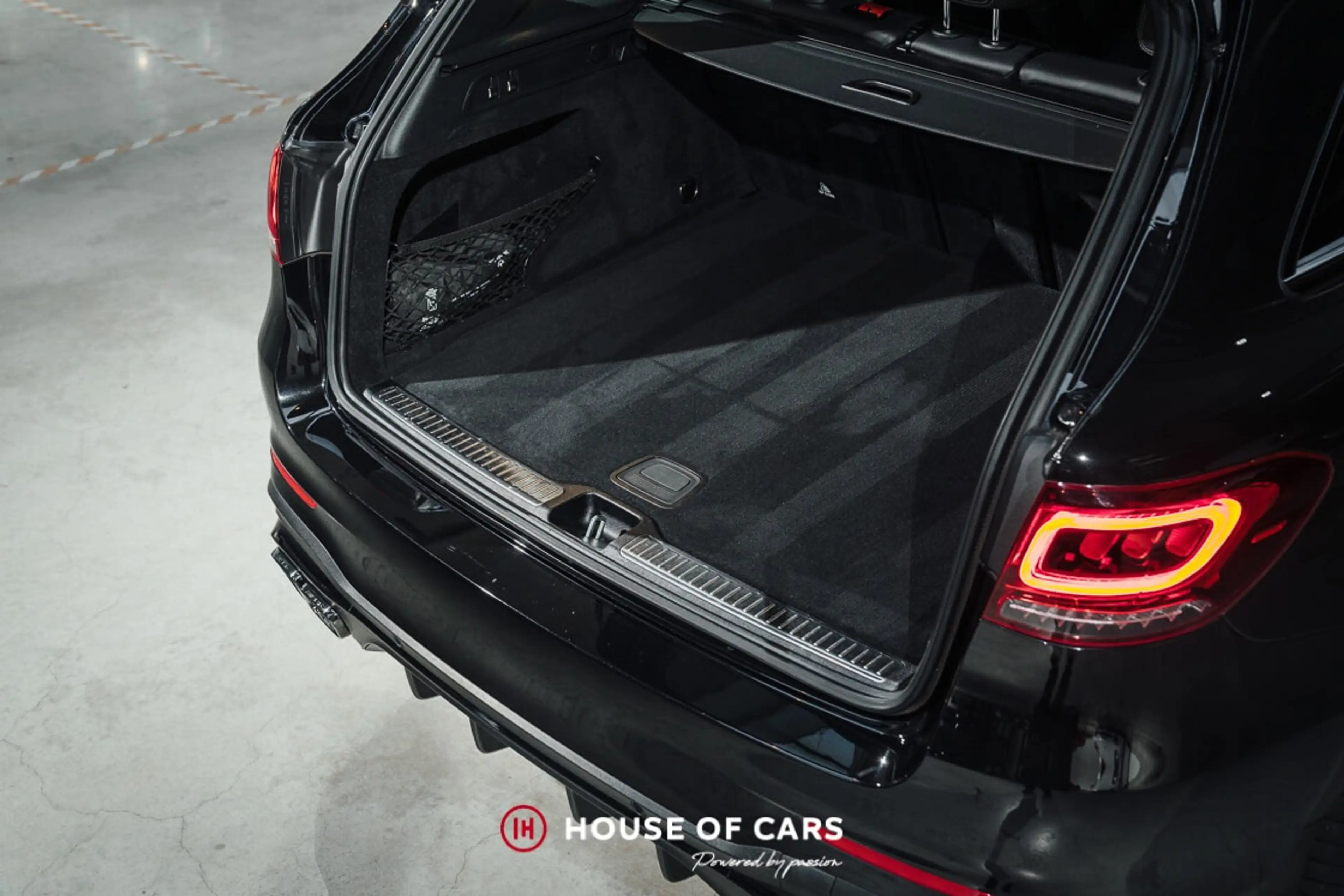 Mercedes-Benz GLC 63 AMG 4MATIC+ 1ST PAINT - OBSIDIAN BLACK — photo 13