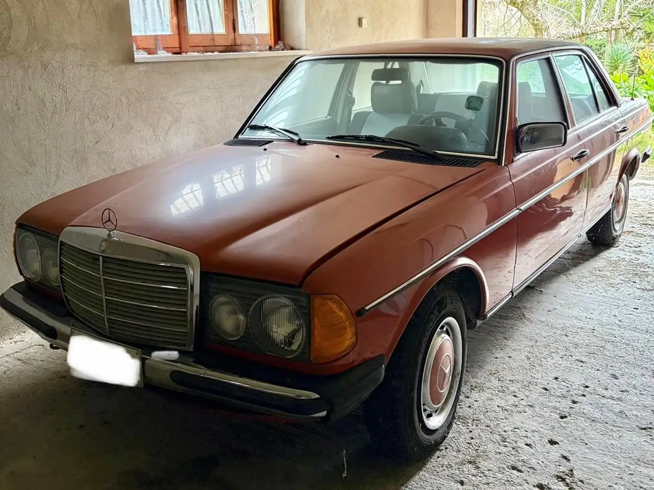 Mercedes-Benz 230, foto 1