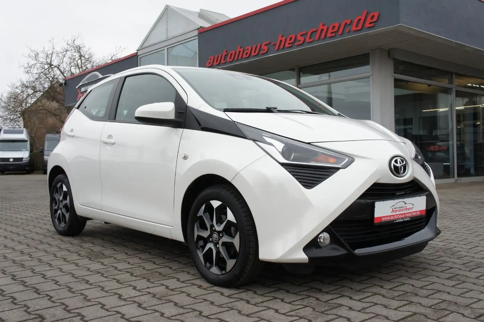 Toyota Sonstige Aygo 1.0 x-shift x-play club *CARPLAY*KAMERA* Weiß - 2