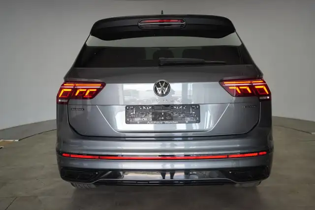 Volkswagen Tiguan Allspace view 6