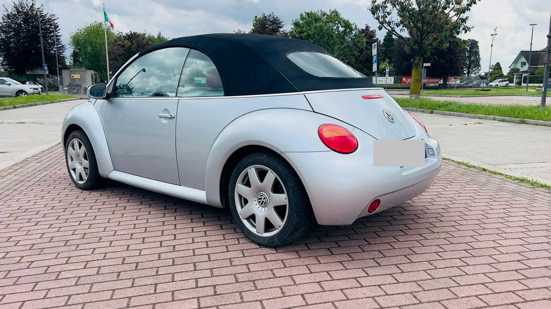 Volkswagen New Beetle Cabrio 2.0 - 1