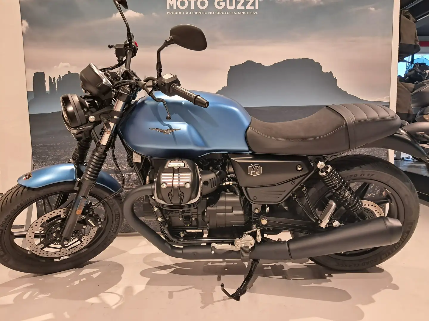 Moto Guzzi V 7 Stone Blu/Azzurro - 1