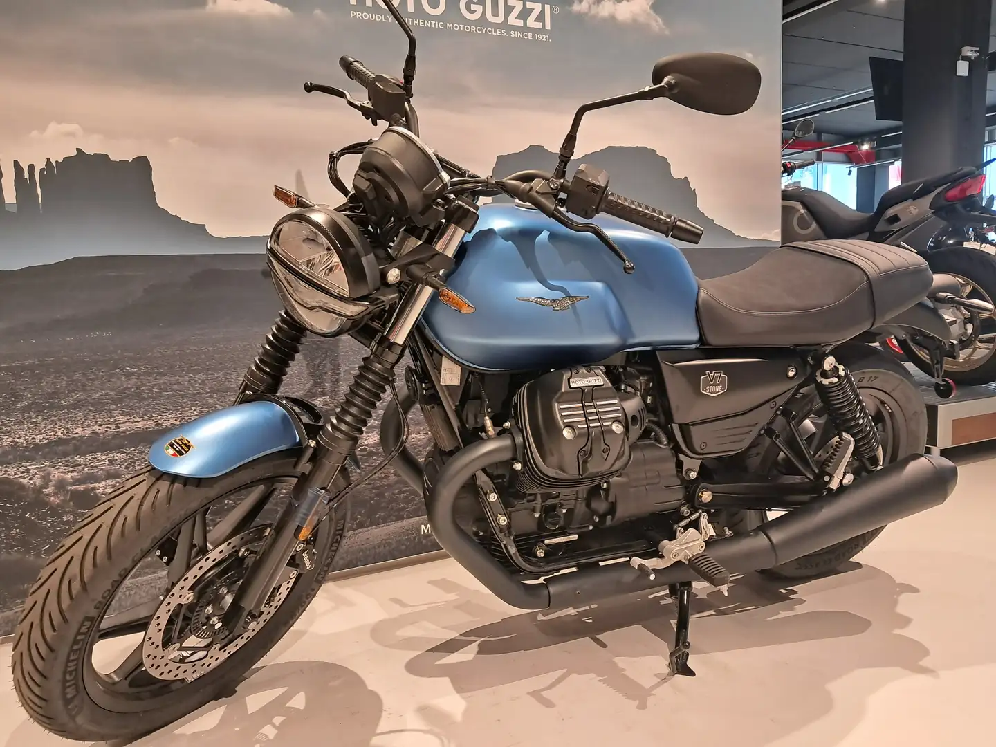 Moto Guzzi V 7 Stone Blu/Azzurro - 2